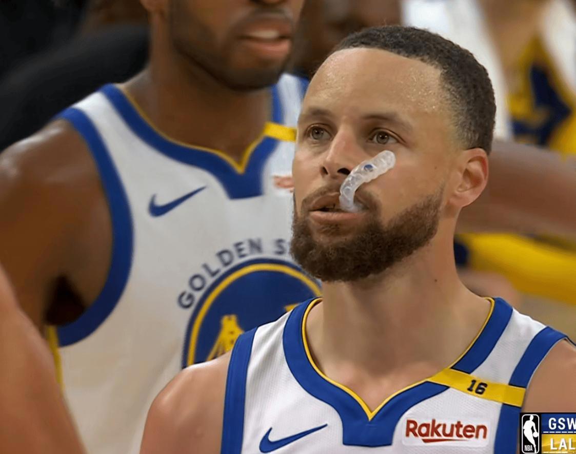 库里连续十场比赛得分超过表现优异，巴塞罗那不断突破！