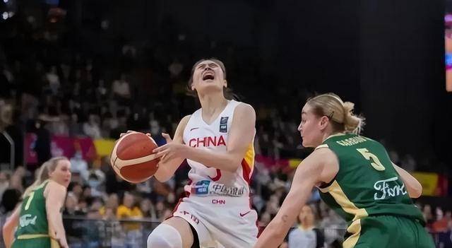 浓眉哥重返赛场，夺冠首场状态出色，澳大利亚队观众沸腾！的简单介绍