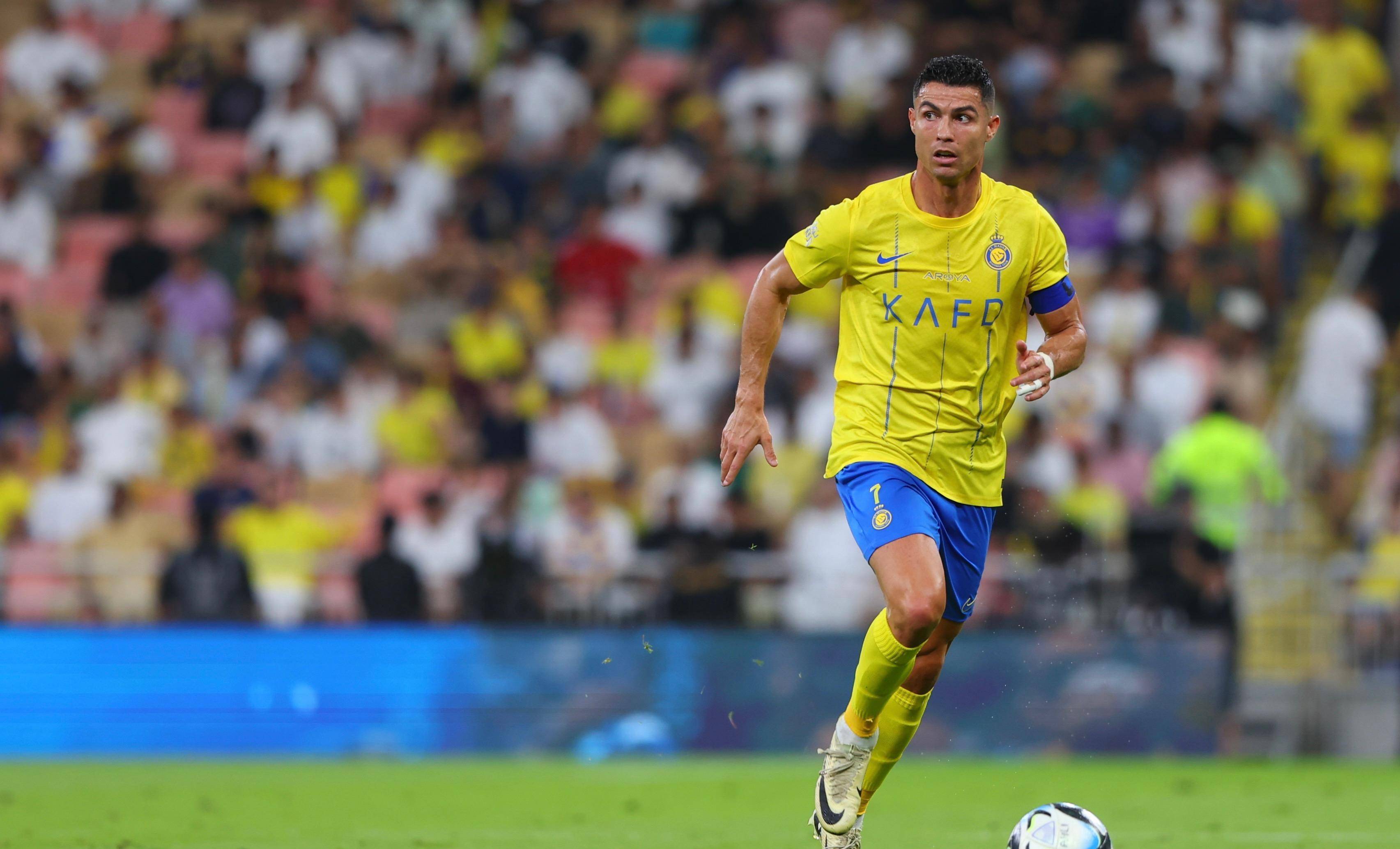 C罗回归赛场，连败首场状态亮眼，FPX观众沸腾！的简单介绍