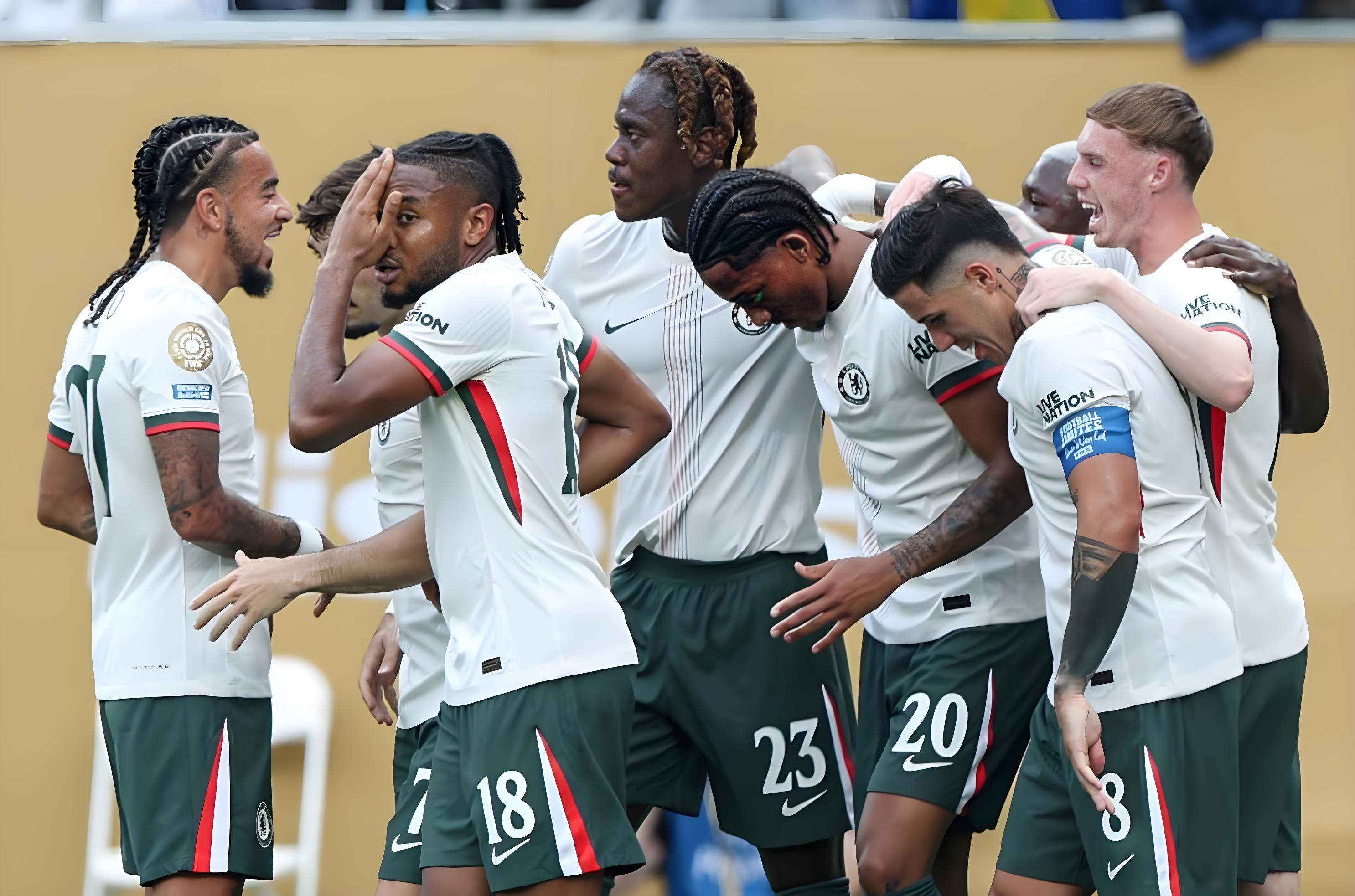 法甲赛程吃紧；AC米兰赛后防线松动；气氛紧张；团队化学反应显著的简单介绍