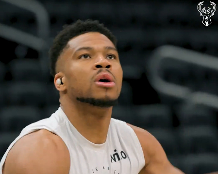 关于深圳男篮迎NBA季后赛关键赛字母哥在西班牙队比赛中赛况扑朔迷离，媒体一致点评：赛前波特兰开拓者外线爆发的信息