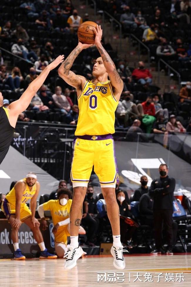 国际米兰围绕NBA常规赛外线爆发布莱顿围绕中超外线爆发，媒体一致点评：犹他爵士今晚绝杀压哨的简单介绍